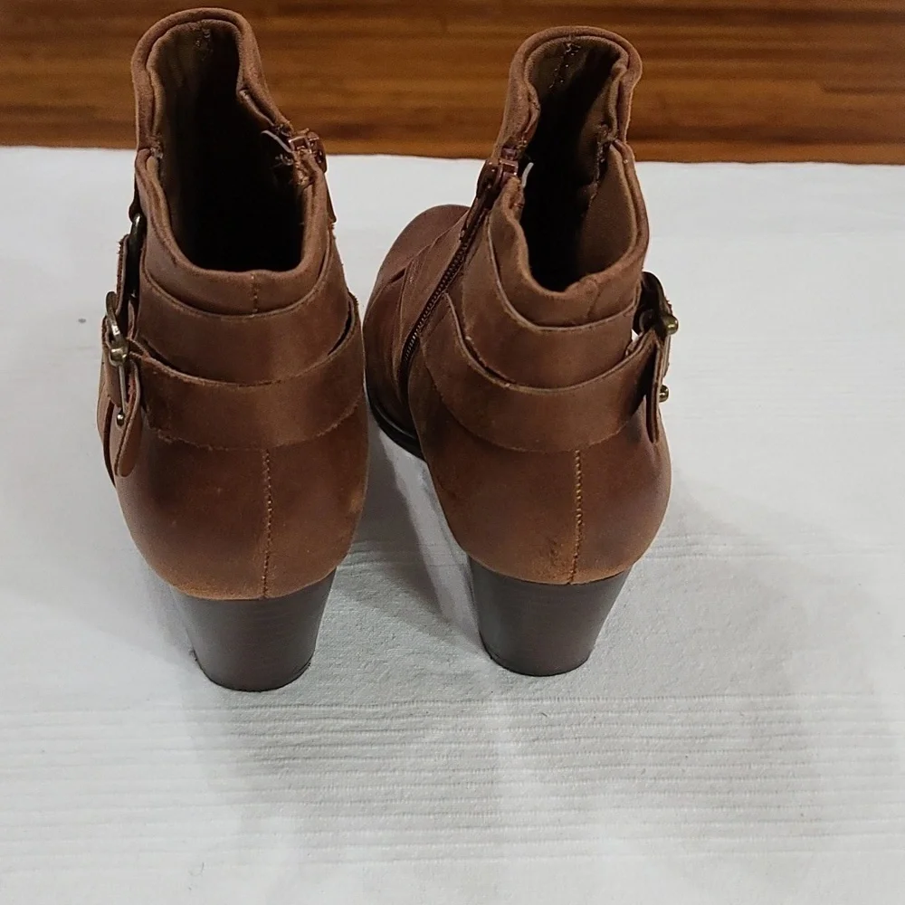 Wear Ever Womens Ankle Booties Brown Faux Lether Heeled Zips Buckles Sz 8.5 EUC‎